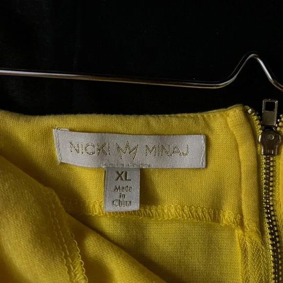 Spectacular Black and Yellow Mini Skirt - Picture 3 of 3